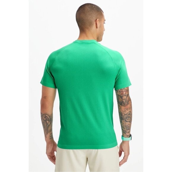 NWT Fabletics The Training Day Tee in Essential Green - Size Medium - Picture 2 of 6